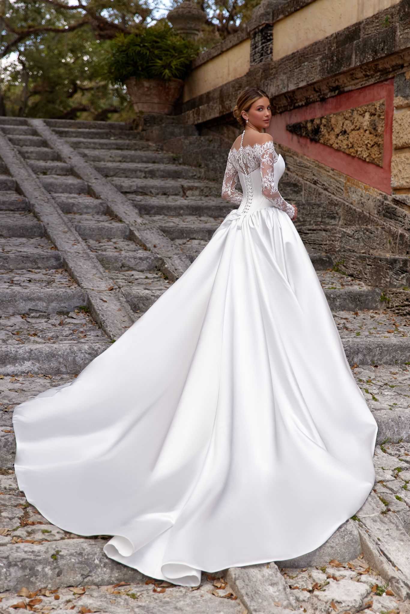 wedding dress Alba with cape by OKSANA MUKHA Свадебное платье Alba: гладкий сатин и лаконичный силуэт.