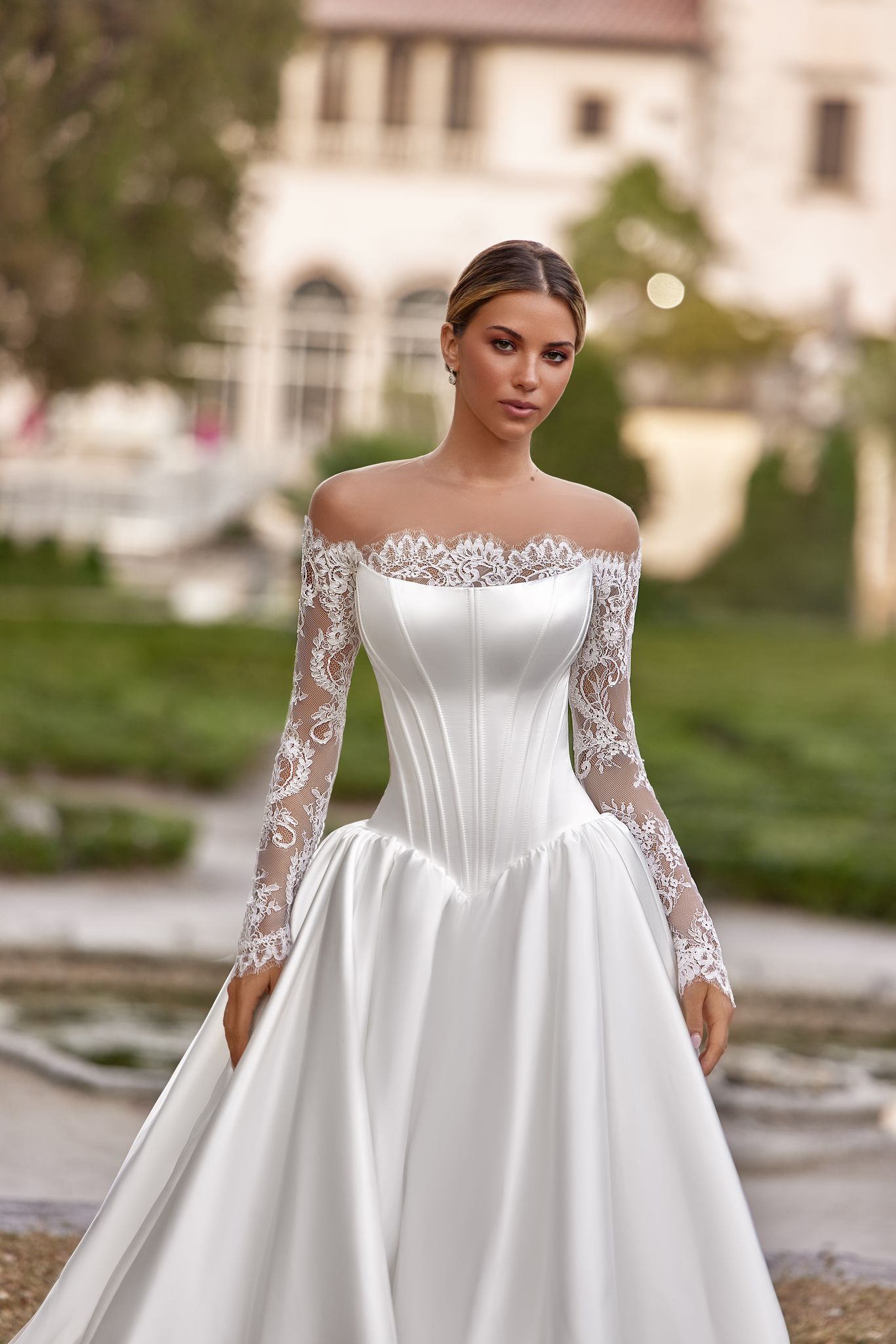wedding dress Alba with cape by OKSANA MUKHA Платье Alba: кружевное болеро и открытая спина.