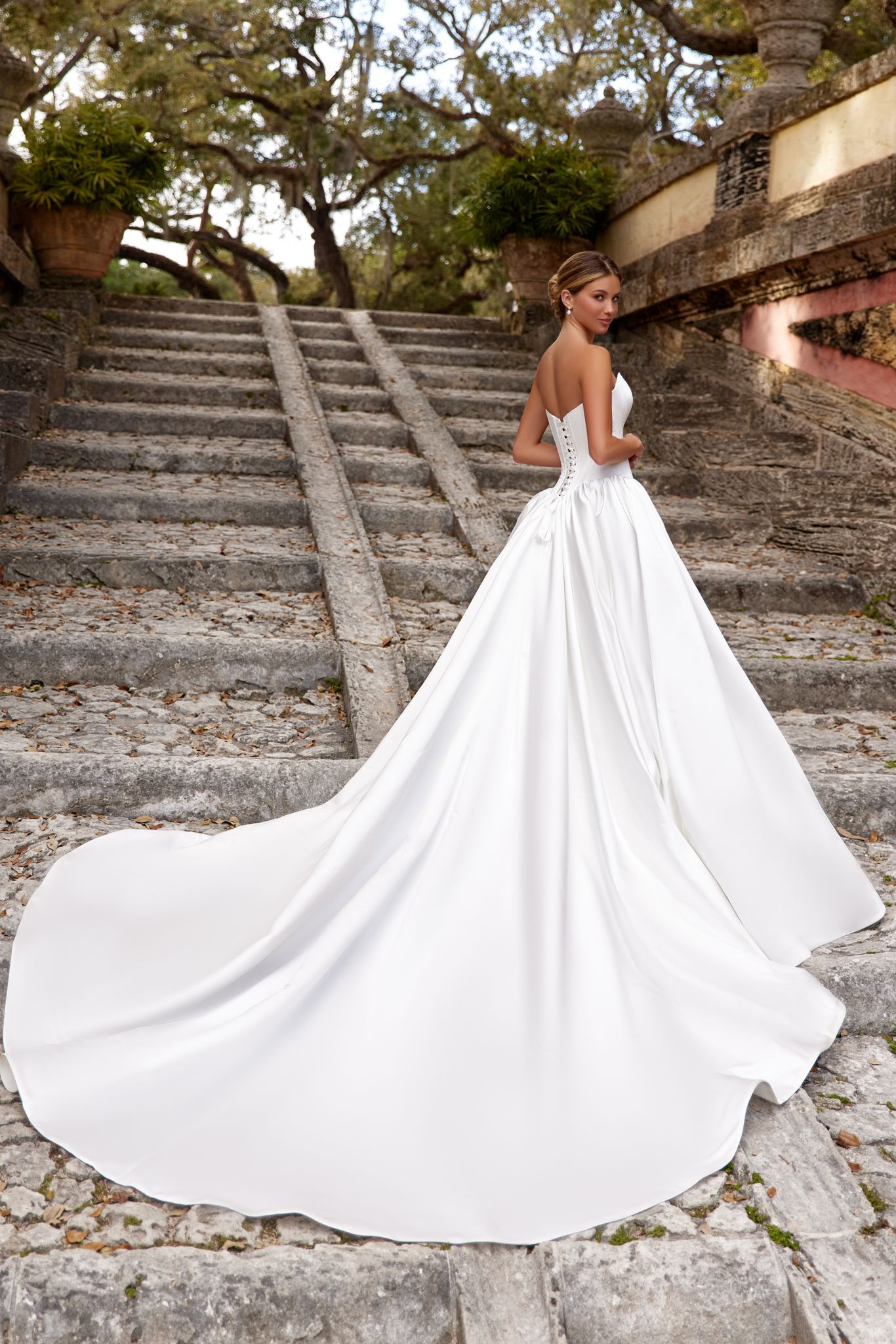 wedding dress Alba with cape by OKSANA MUKHA Свадебный образ Alba: сатиновый силуэт и минималистичная конструкция.