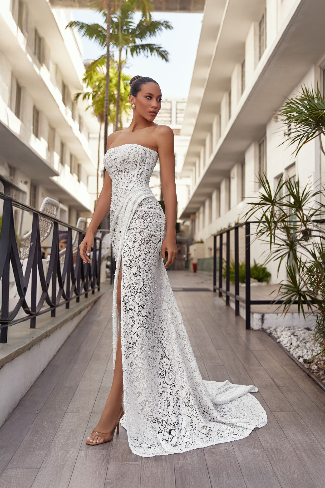 wedding dress Amina by OKSANA MUKHA Свадебное платье: структурированное болеро и мягкие кружевные фактуры.