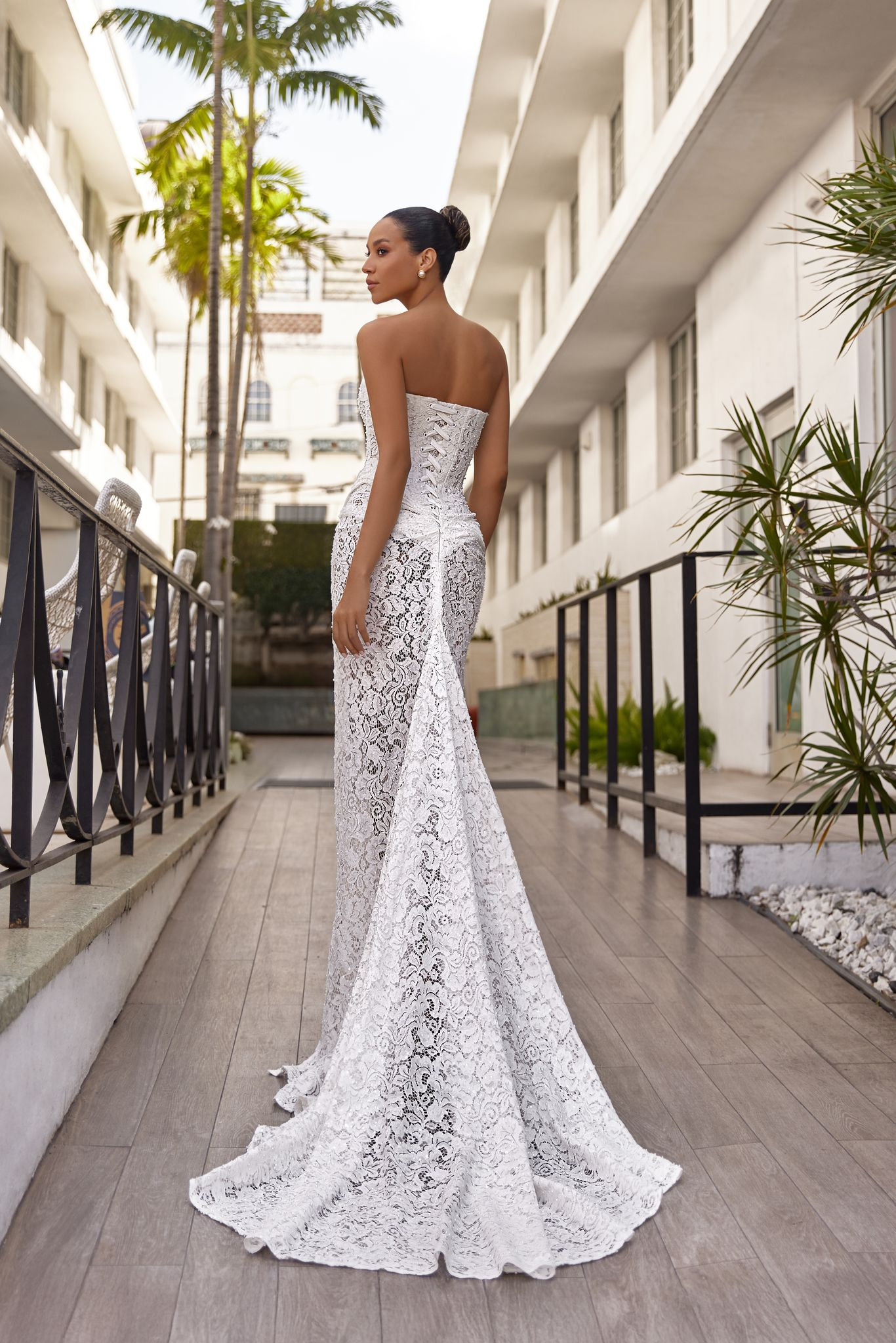wedding dress Amina by OKSANA MUKHA Свадебное платье: прозрачное кружево, лаконичные линии и болеро с высоким воротником.