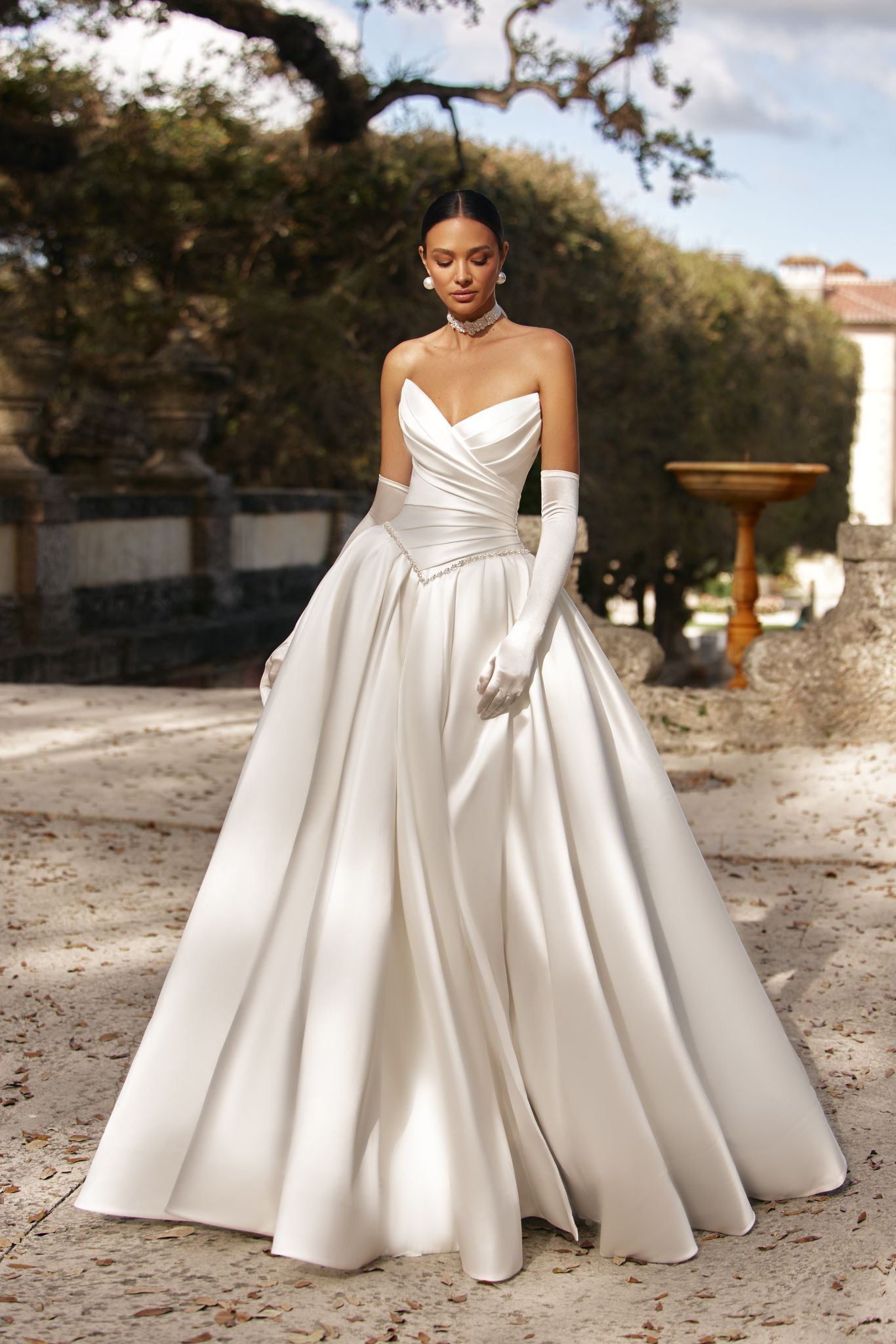 wedding dress Brie by OKSANA MUKHA Brie suknia ślubna: mikado z głębokimi plisami, drapowany gorset, subtelny blask cyrkonii