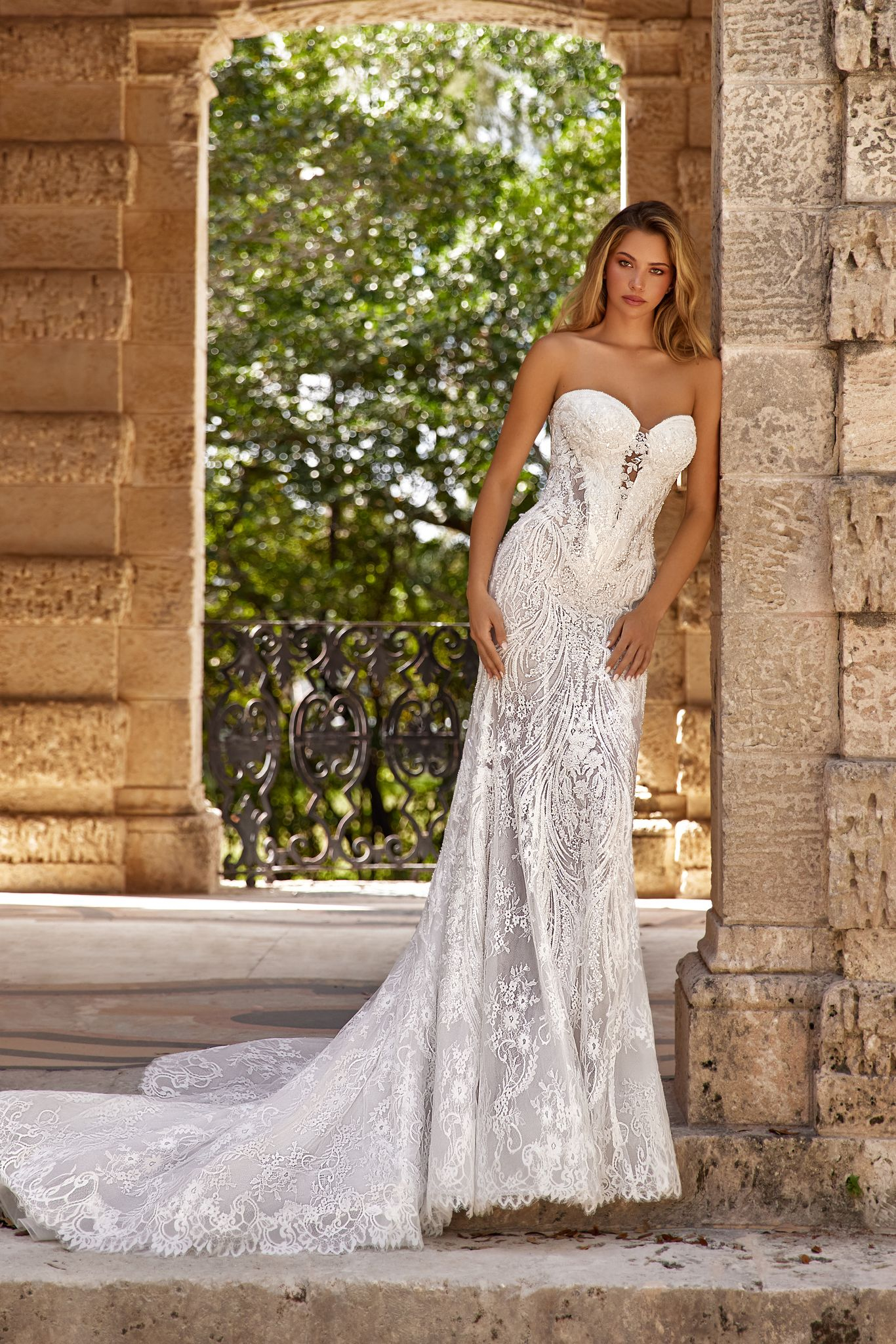 Delilah gown: sensual silhouette with delicate lace and sparkling details