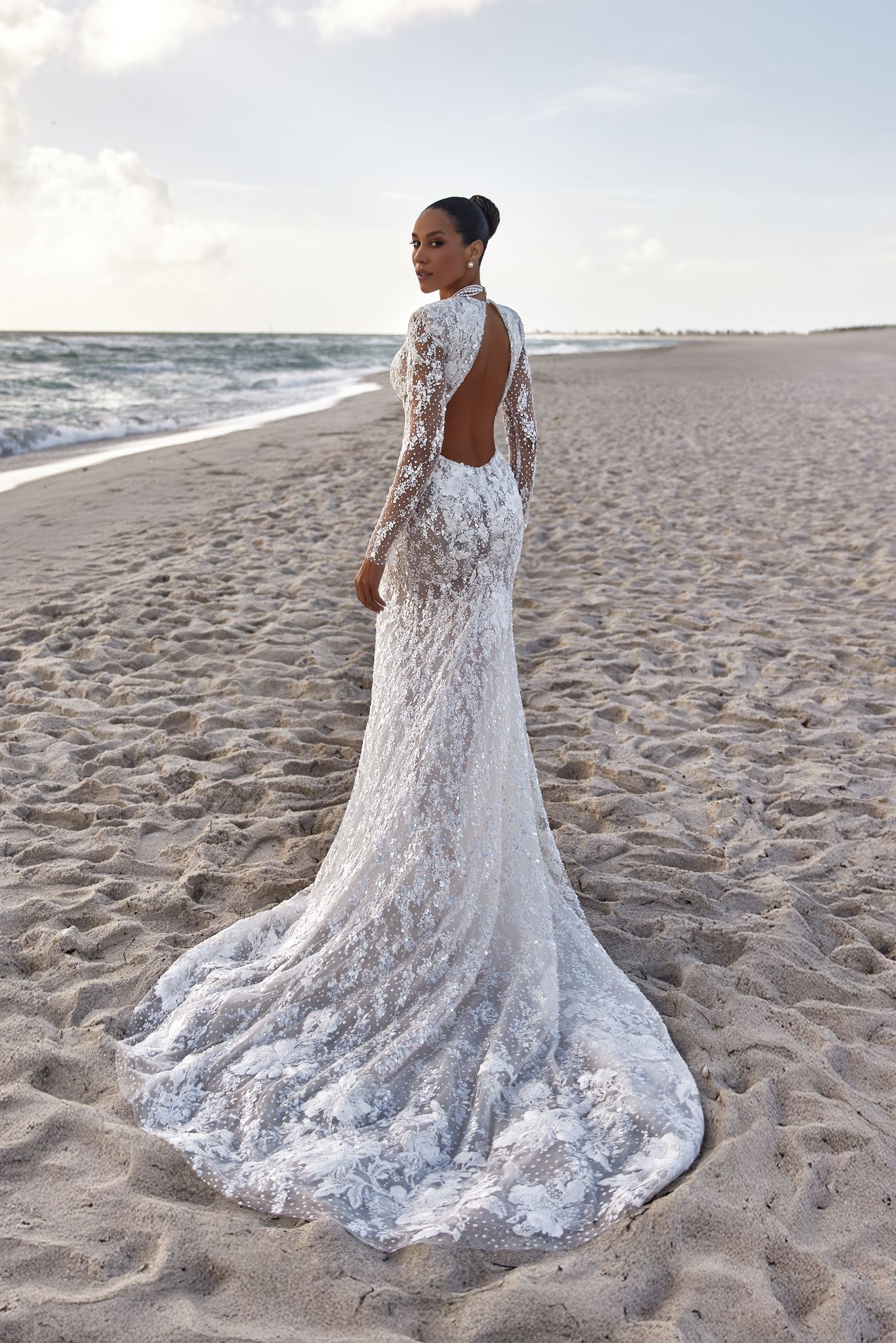 Eliana gown: powerful elegance with glowing embroidery and feminine details