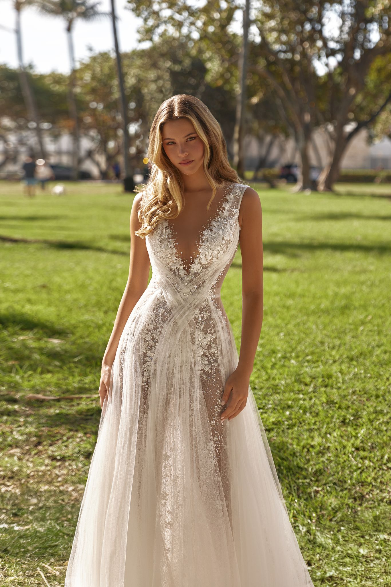 Solange bridal gown: movement and light captured in soft fabrics and delicate appliqués