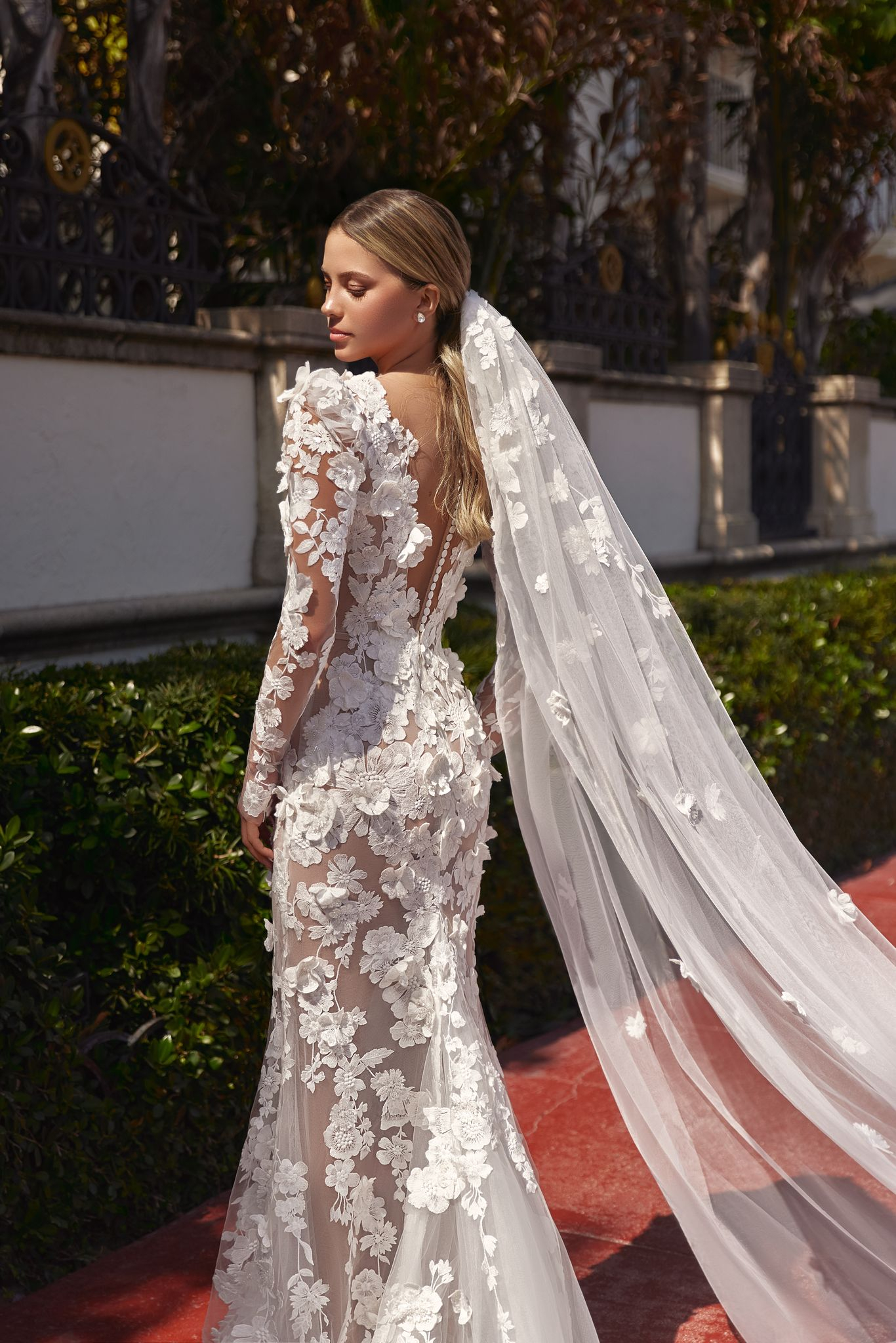 accessory dress Lamija veil by OKSANA MUKHA photo of accessory dress Lamija veil:
