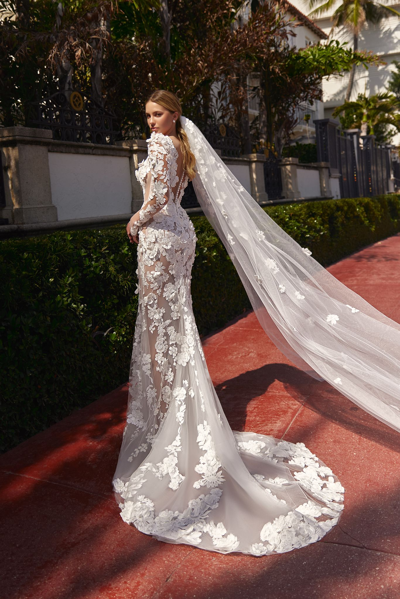 accessory dress Lamija veil by OKSANA MUKHA photo of accessory dress Lamija veil:
