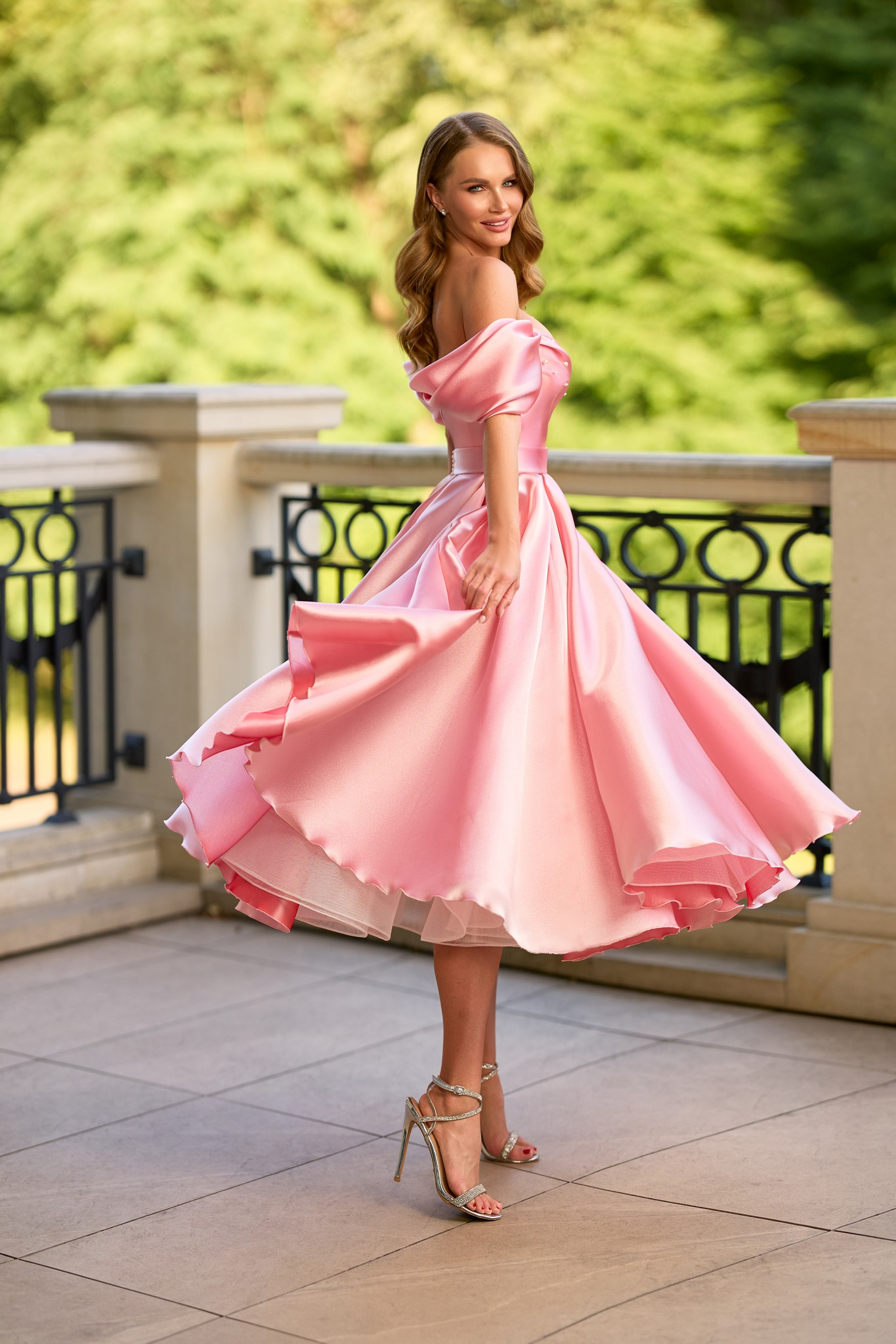 Pink midi dress with off-shoulder sleeves