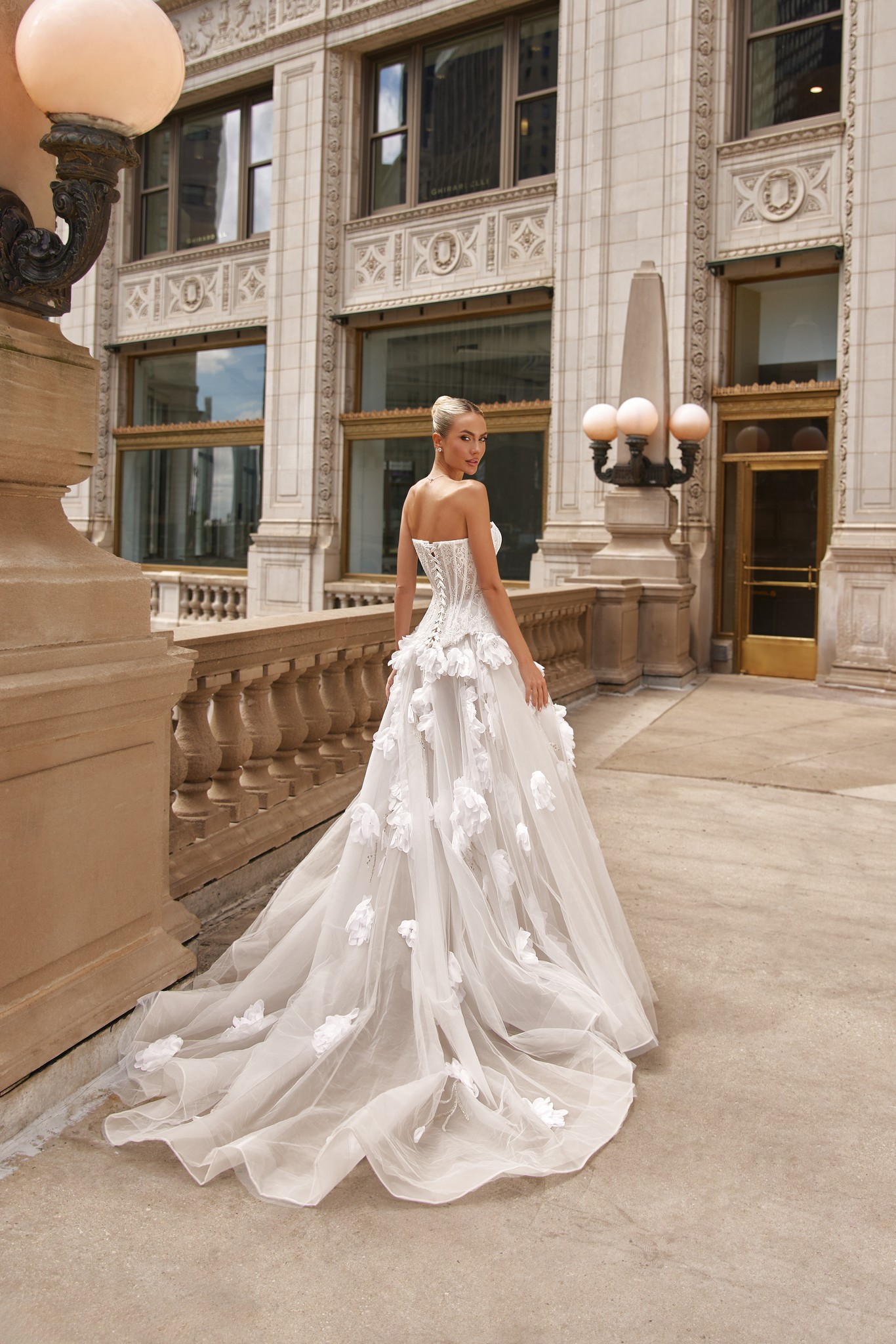 wedding dress Mirey by OKSANA MUKHA Свадебное платье: изысканный А-силуэт с тонким поясом и элегантным шлейфом.
