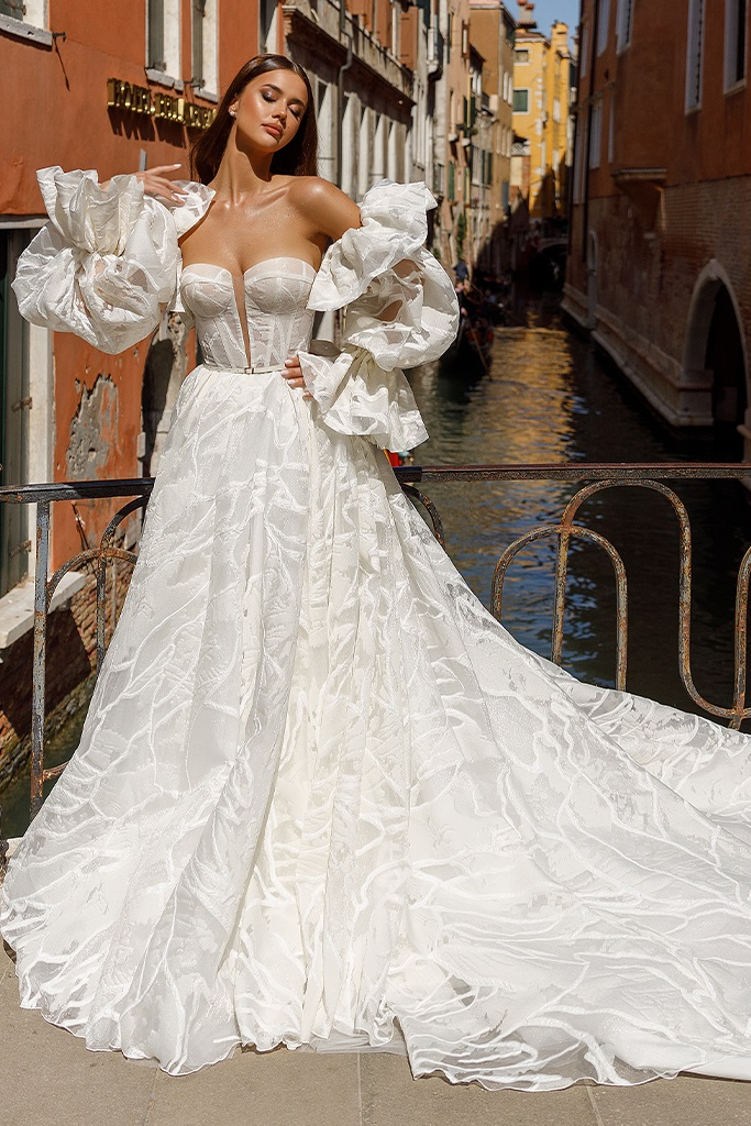 Brautkleid transparentes Oberteil, offener Rücken, 1 m Schleppen