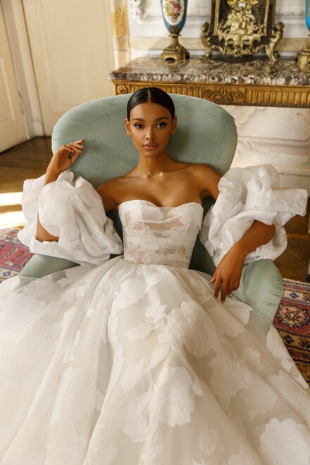 Свадебные платья с вырезом «сердечко» | Свадебный салон Валенсия (Москва)