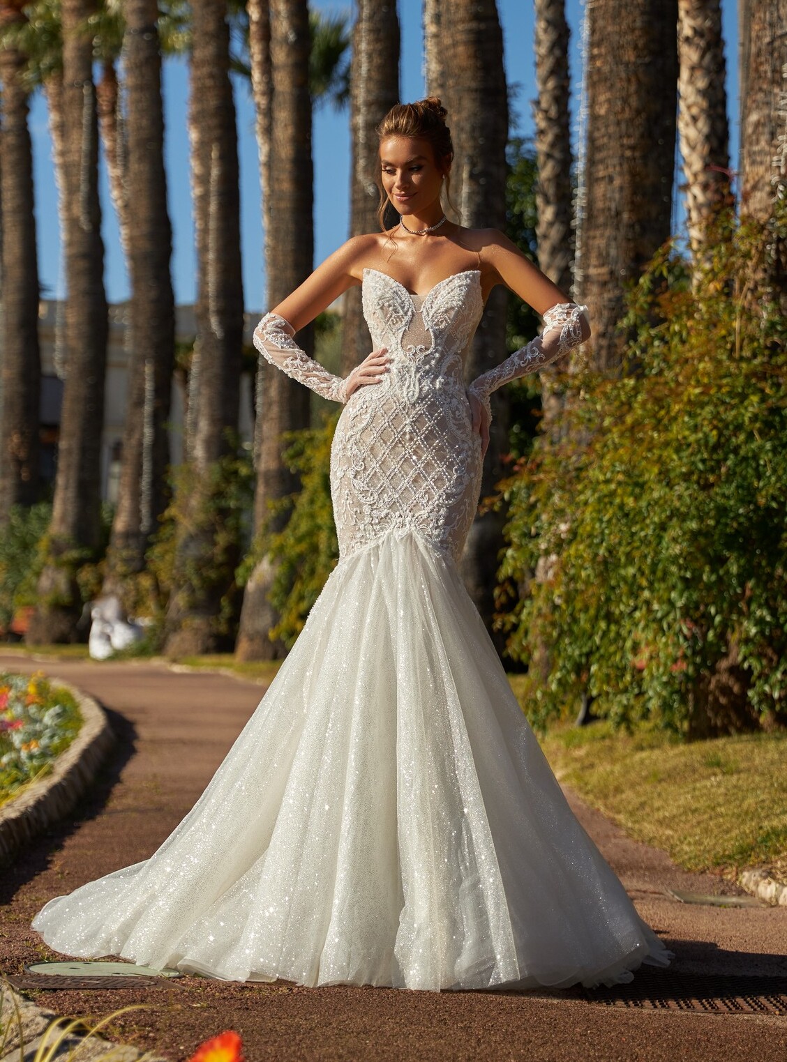 Wedding dress mermaid silhouette, lace, tulle, beaded embroidery