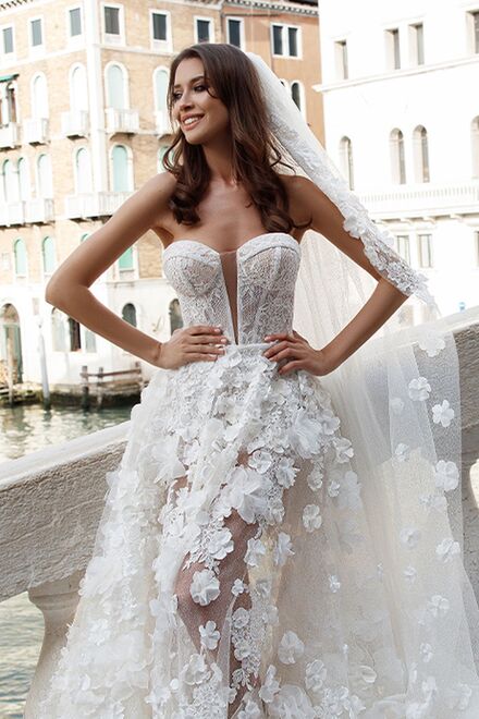 photo of wedding dress Astrid: а-силует, серце, без бретель, без шлейфу, кремовий, довга