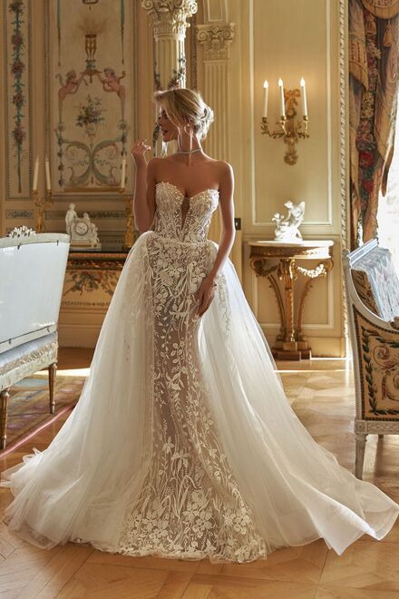 photo of wedding dress Ayah: приталений, серце, без бретель, з шлейфом, пудровий, кремовий, довга