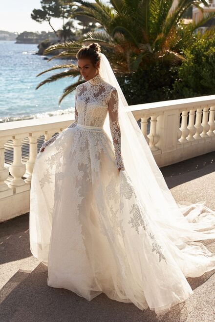 photo of wedding dress Jennifer: a line, high neck , long sleeves, no overskirt, ivory, long