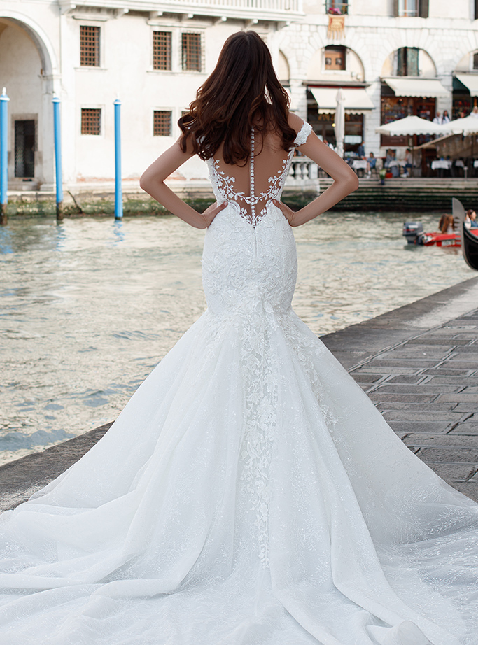 Bridal gown mermaid, cups bodice, closed back, mesh shoulders