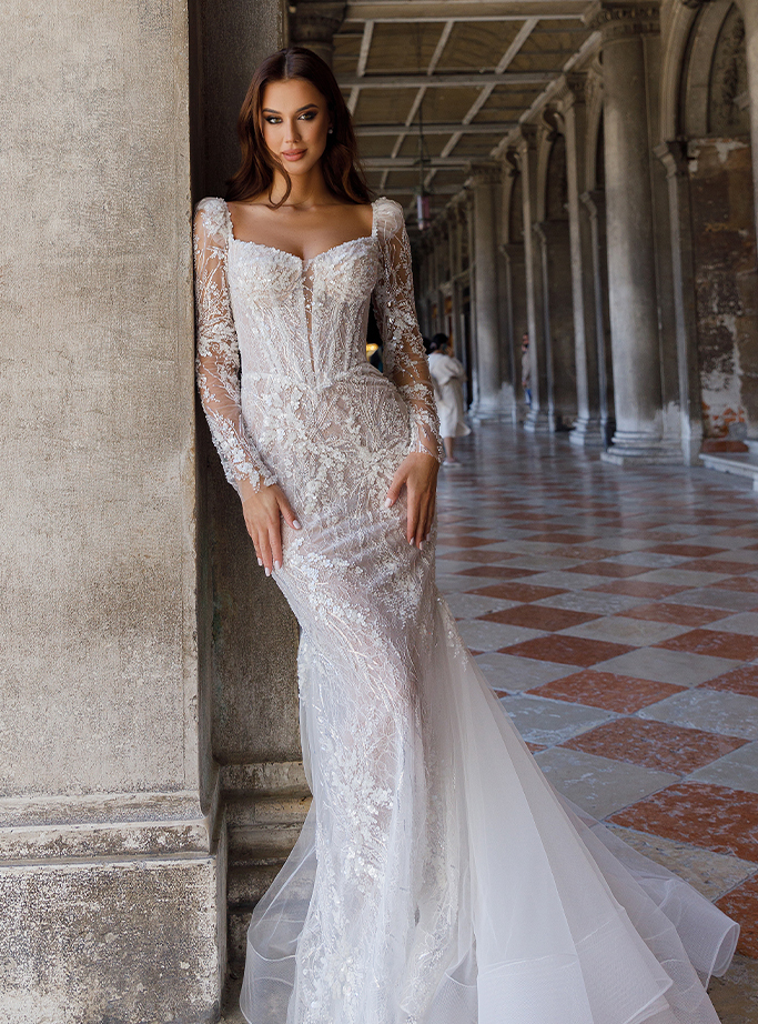 Wedding dress fitted silhouette, lace, detachable sleeves