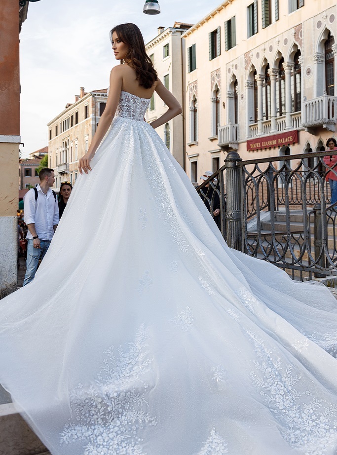 Wedding transformer dress, fitted silhouette, detachable overskirt