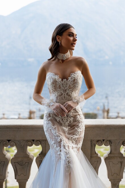 photo of wedding dress Teresa: meerjungfrau, tailliertes kleid, herz, trägerlos, kein überrock, erröten, elfenbein, lang