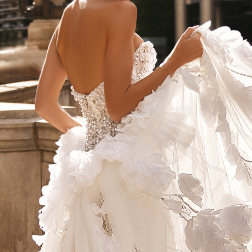 photo of wedding dress Glamour : ivory