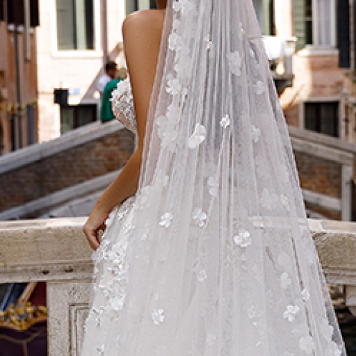 wedding dress Corli by OKSANA MUKHA photo of wedding dress Corli: ivory