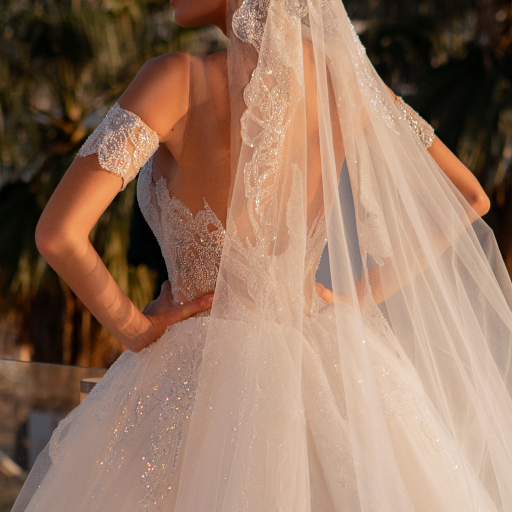 photo of wedding dress Diva with cape: ivory