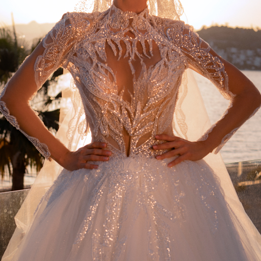 photo of wedding dress Diva with cape: ivory