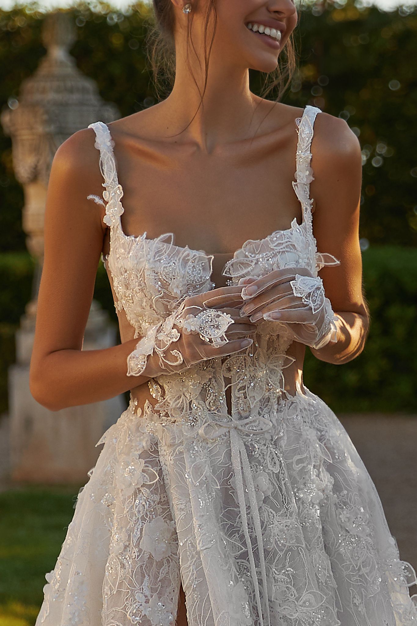 photo of wedding dress Veronica: а-силует, квадрат, широкі бретелі, без шлейфу, кремовий, довга