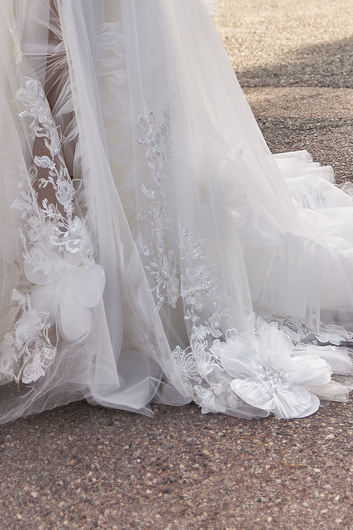 photo of wedding dress Megan: a-silhouette, herz, schulterfreie ärmel, kein überrock, elfenbein, lang