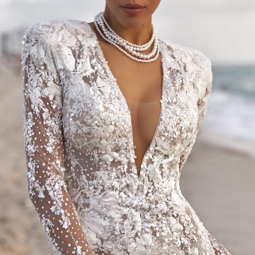 photo of wedding dress Eliana: ivory